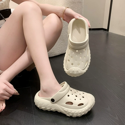 Lốp Crocs Nữ 2023 Mới Hợp Thời Trang Mùa Hè Đế Dày Tăng Cường Chống Trơn Trượt Thời Trang Đi Biển Bao Đầu Slip-On Xăng Đan giầy đi bơi